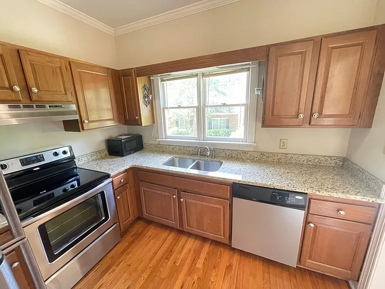 103 New Britain Ct — Photo 4