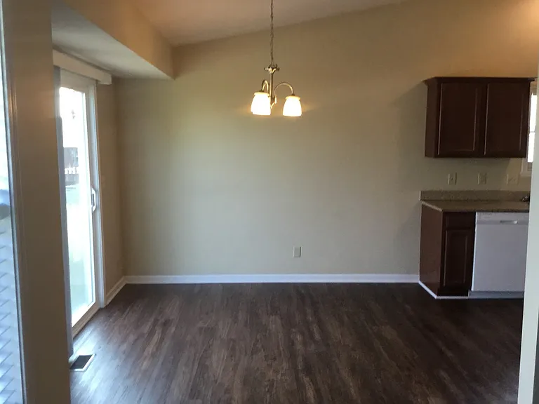 6328 Sunnybrook Ln — Photo 4