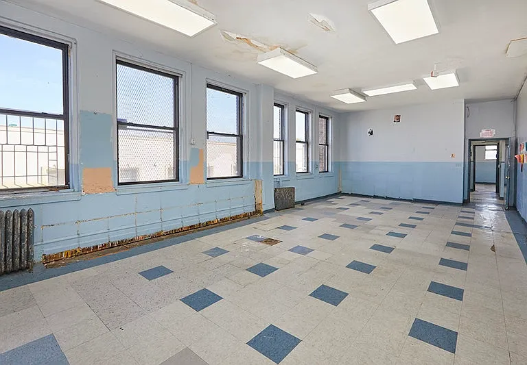 2025 67th St #SCHOOL — Photo 3