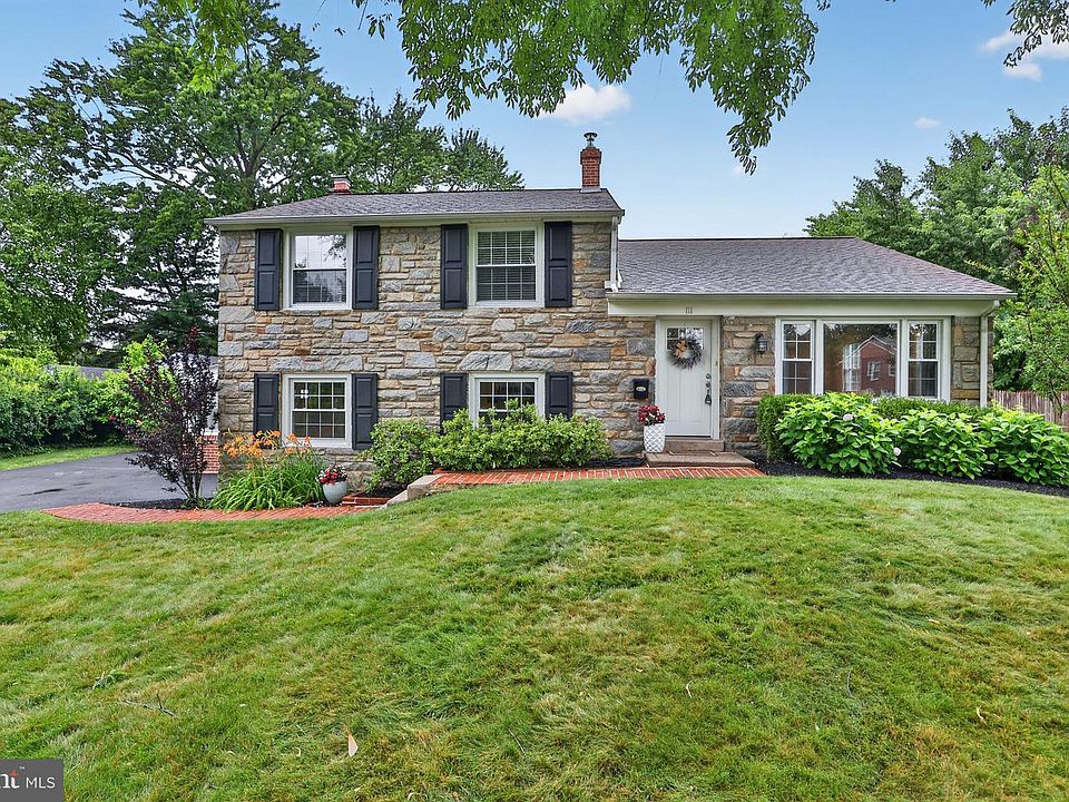 1st image of 111 Canterbury Dr