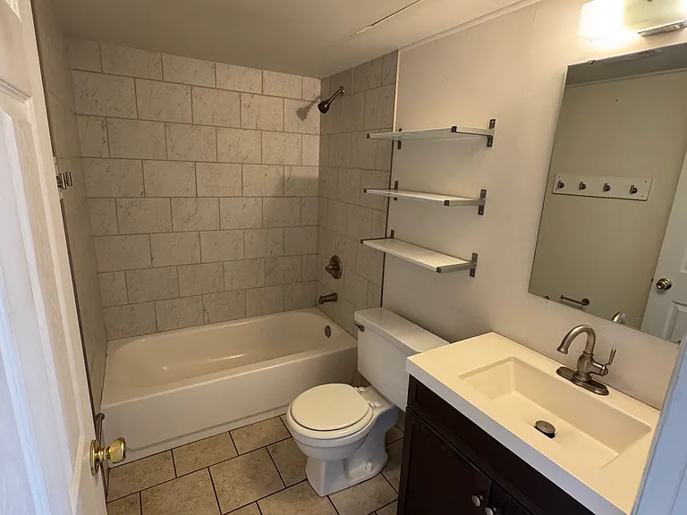 211 8th St N #4 — Photo 7