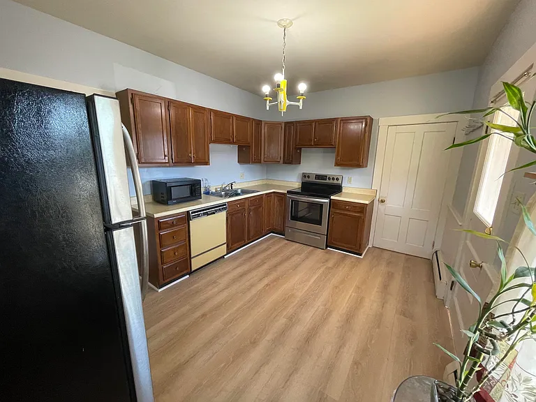 49 E Center St #1 — Photo 2