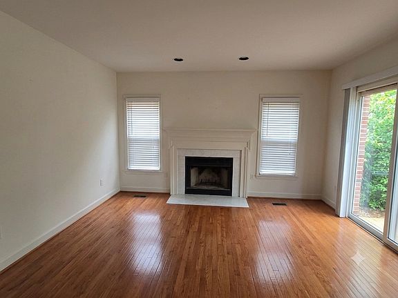 3rd image of 1443 Hampton Hill Cir