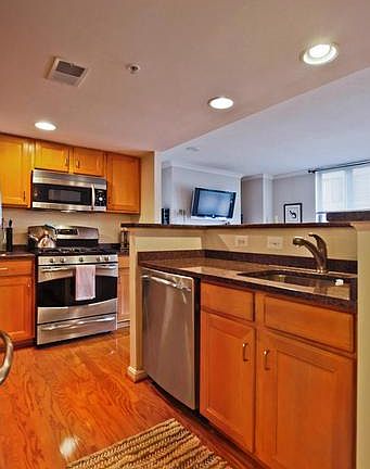 5th image of 2220 Fairfax Dr APT 303