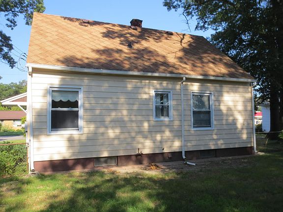 3rd image of 3424 McCracken St