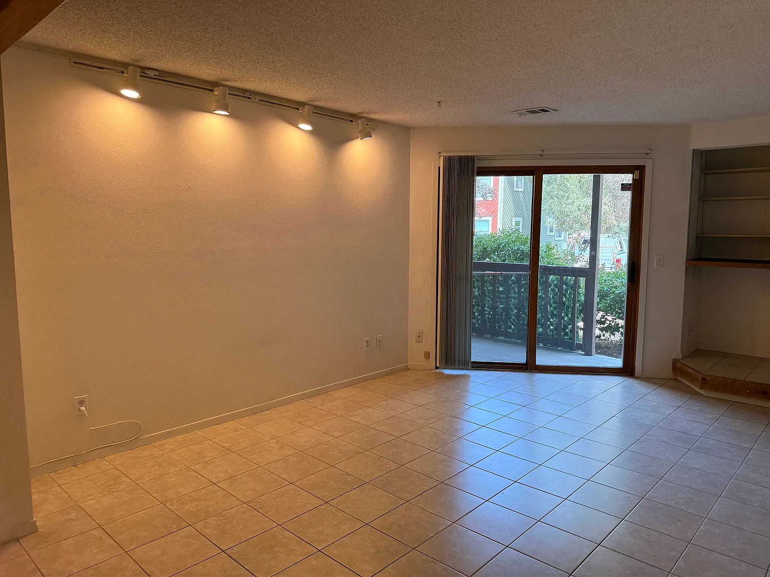 1 bed, 864 sqft, $2,200 — Photo 3