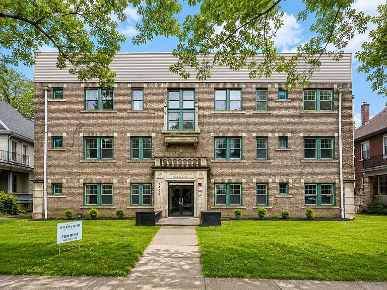 Archwood Manor — Photo 17