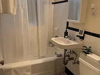 1 bed, 750 sqft, $2,100 — Photo 2