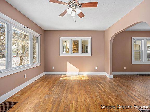 4th image of 1229 Johnston St SE