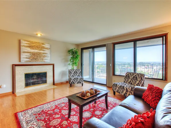 317 Kennebeck Avenue S #303, Kent, WA 98030