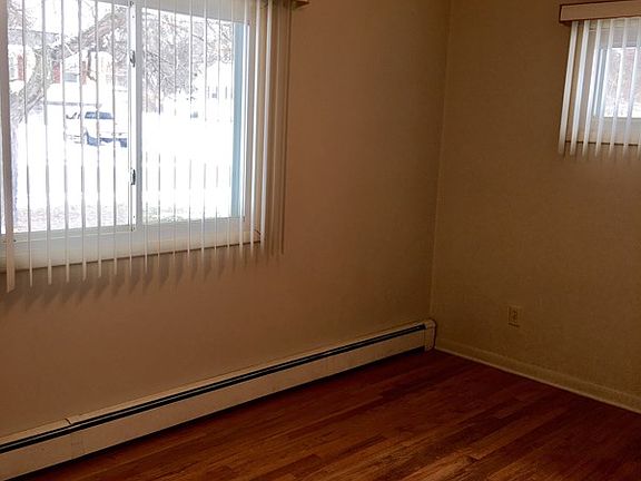 2nd image of 33 Pine Cir
