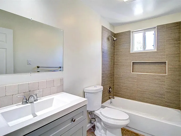 7831 Geyser Ave — Photo 11