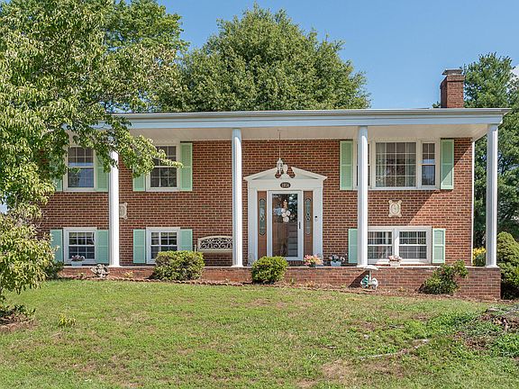 2nd image of 1914 Cambridge Dr