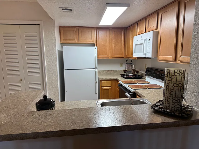 River Park Apartments — Photo 14