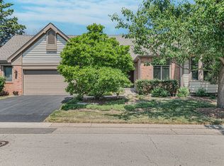 5 La Costa Ct, Lake In The Hills, IL 60156