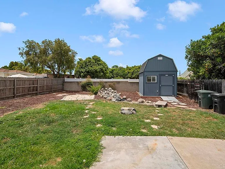 586 Del Mar Ave — Photo 36