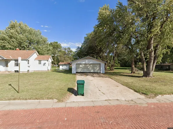 702 E Main St, Harper, KS 67058