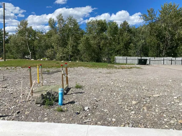 2135 128th St #3, Crowsnest Pass, AB T0K 0E0