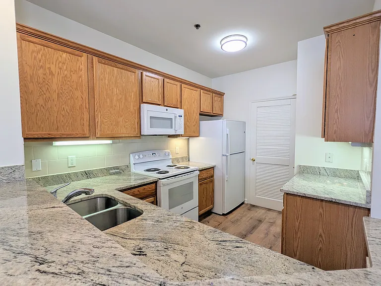 Westmount Apartments — Photo 52
