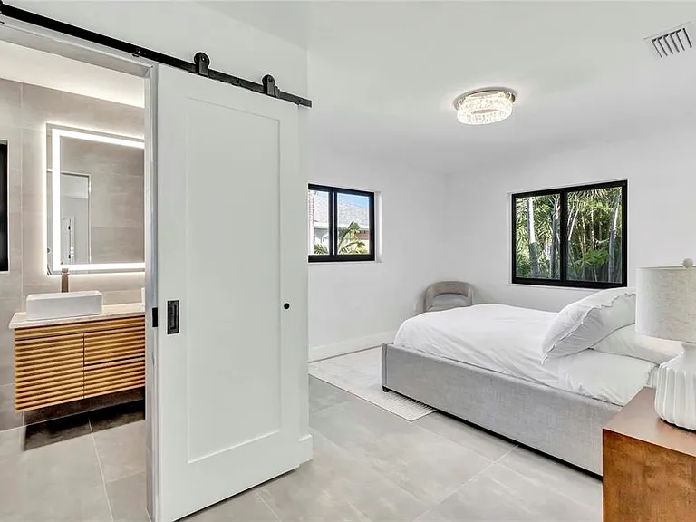 15180 Lyneburg Ave — Photo 36