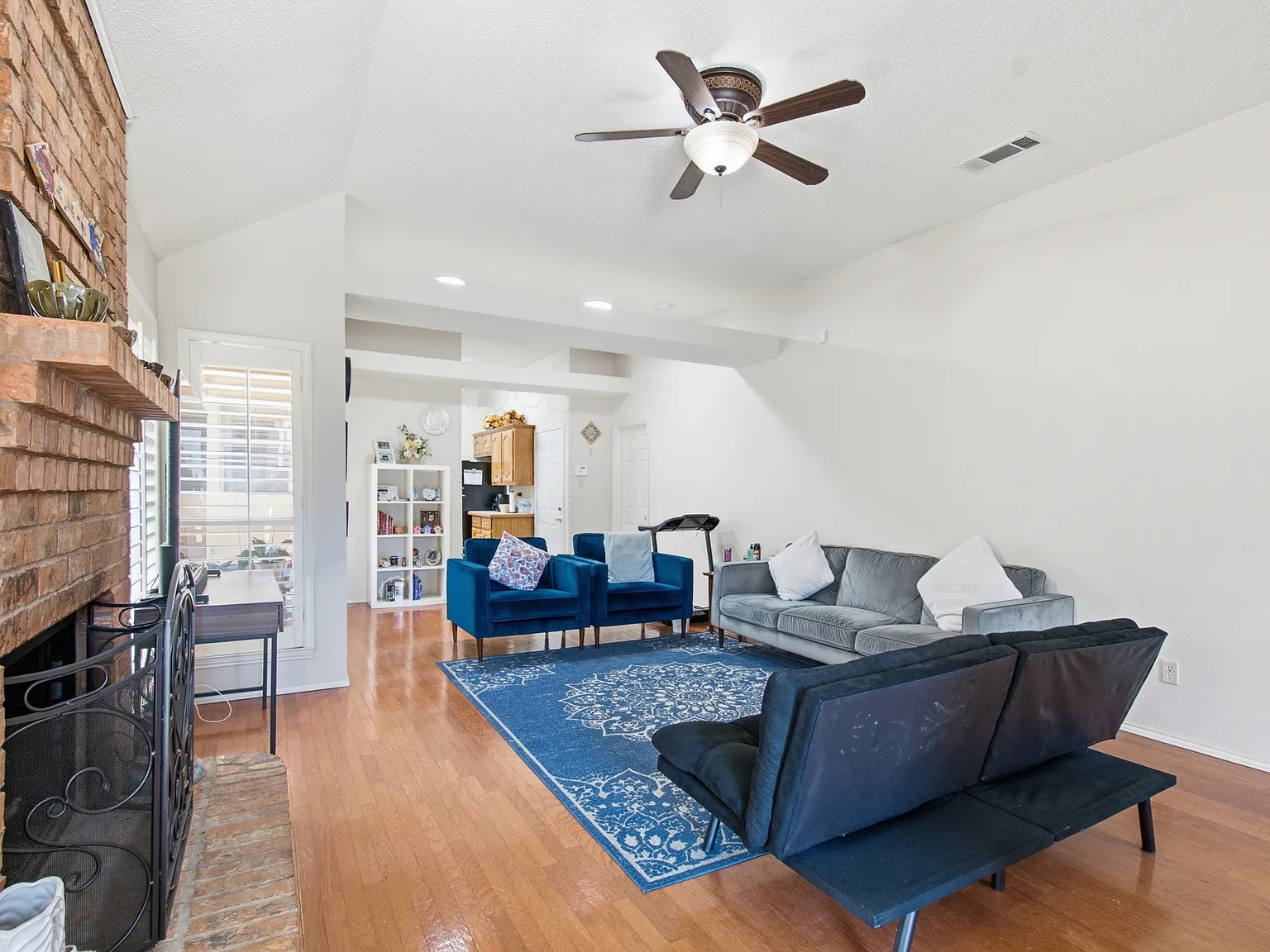 3 bed, 1420 sqft, $2,100 — Photo 4