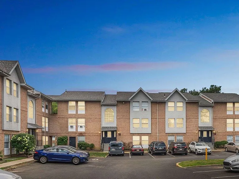 Northbrook Apartments — Photo 18