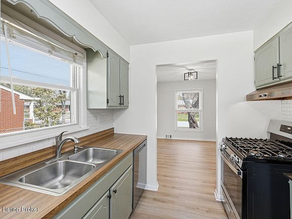 3rd image of 2608 Woodsdale Ave