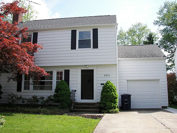 2nd image of 23214 Beachwood Blvd