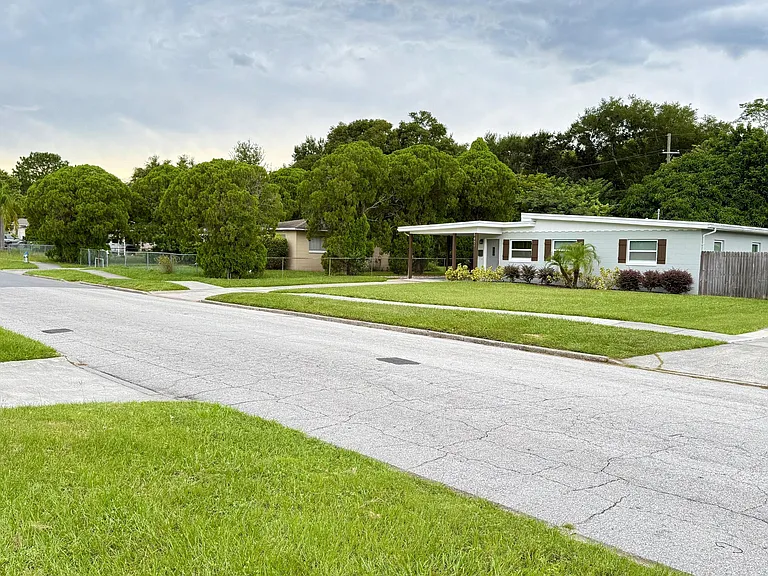 Montego Ln — Photo 10
