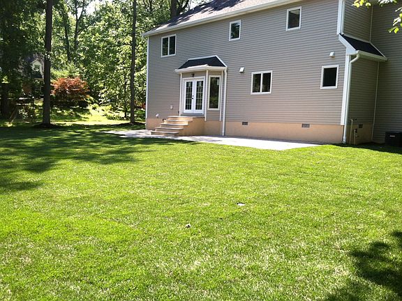 3rd image of 944 Woodland Ave