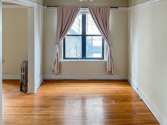 3rd image of 634 1/2 W Arlington Pl #27