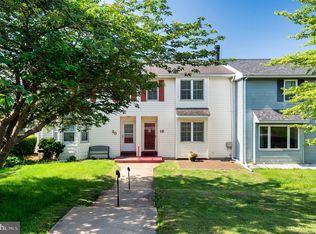 18 E Green Valley Cir, Newark, DE 19711