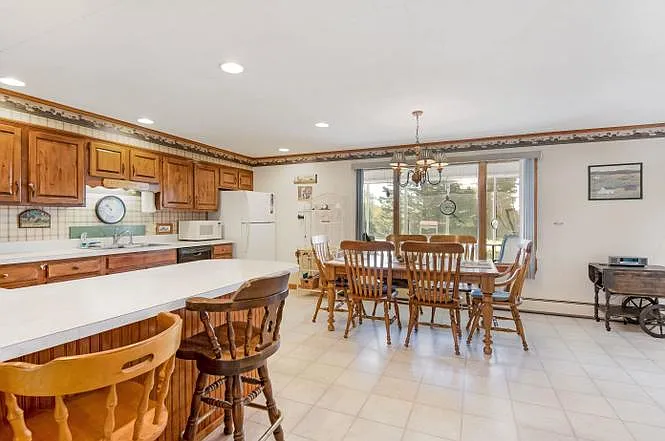 26 Maple St — Photo 16