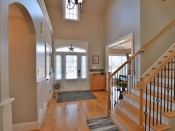 2nd image of 1679 Essex Hall Dr