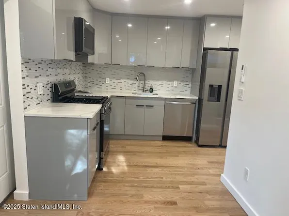 32 Floyd St, Staten Island, NY 10310