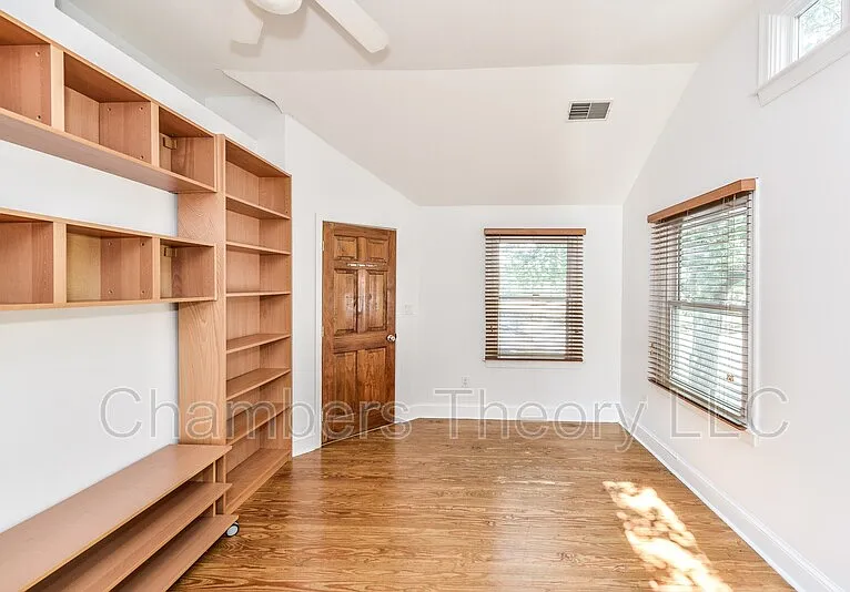 635 N West St — Photo 10