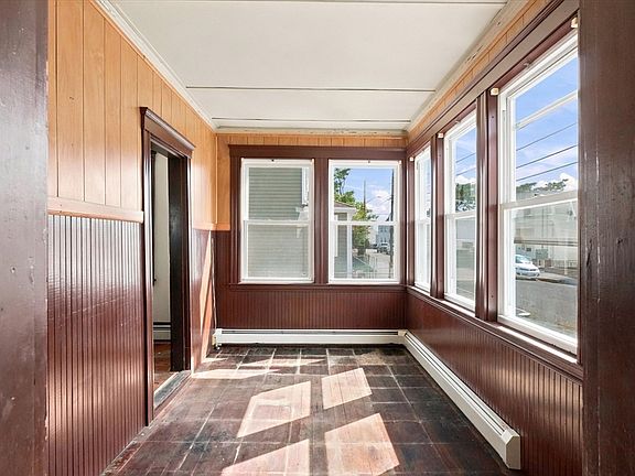 4th image of 25 Bosson St