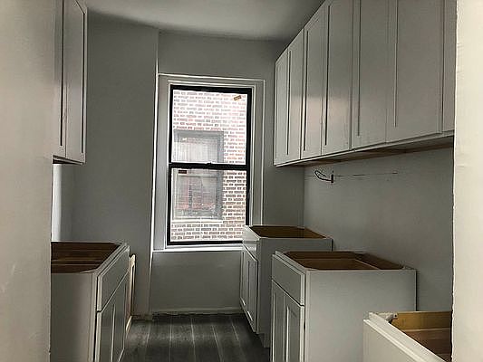 1st image of 510 W 204th St #31
