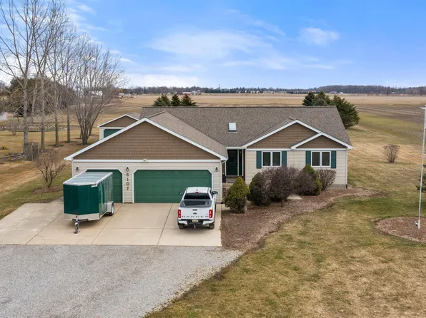 5107 Cochrane Rd, Almont, MI 48003