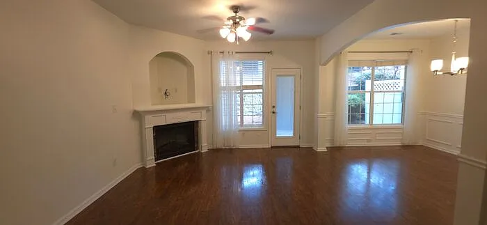 561 Woodland Park Ter — Photo 2