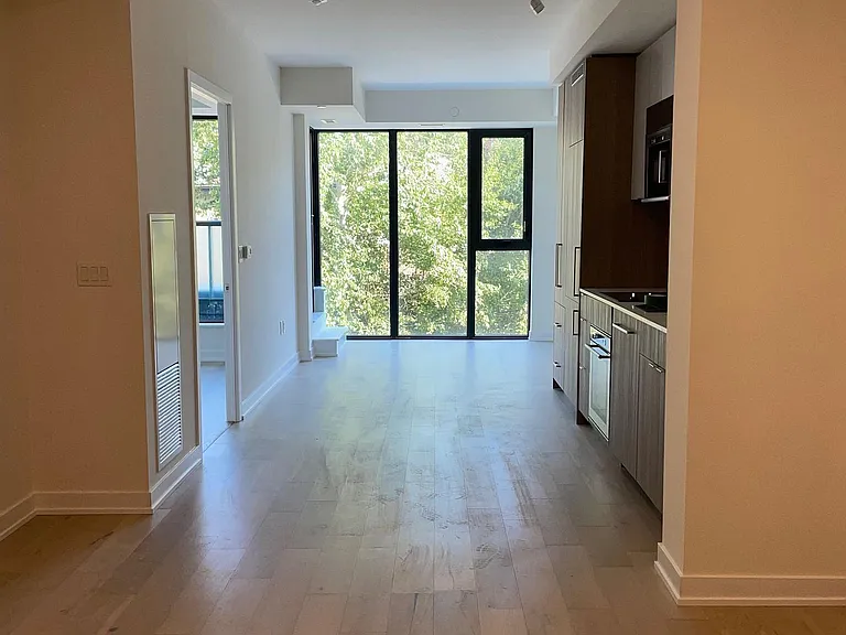 840 Saint Clair Ave W #401 — Photo 7
