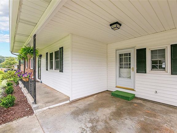 4th image of 1932 Lochlomand Ln SE