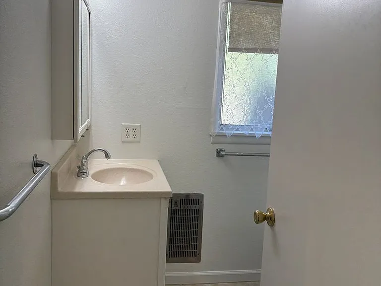 5703 Chapel Dr — Photo 12