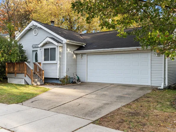 22107 Fresard St, Saint Clair Shores, MI 48080