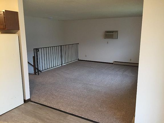 2nd image of 338 Oxford Ct