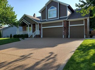 801 NE Emily Ln, Lees Summit, MO 64086