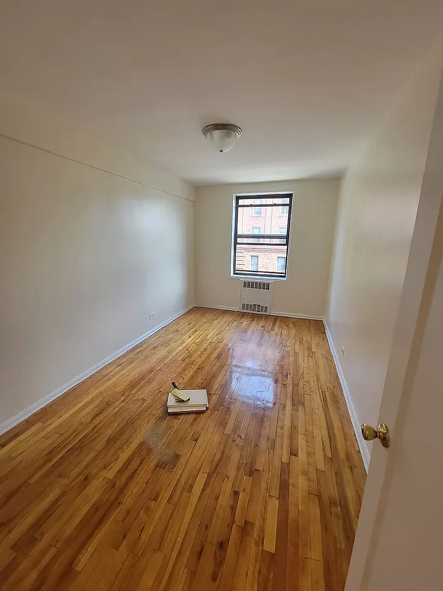 86-06 35th Avenue — Photo 2