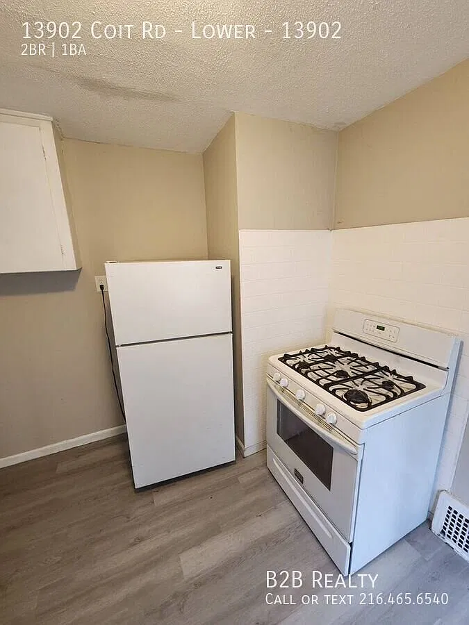Large 2 Bedroom With A Bonus Room (1,500 Sqft)| 20% Off On First Month Rent | Section 8 Also Welcome — Photo 4
