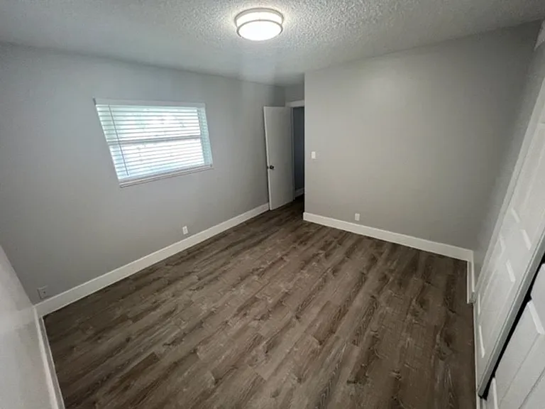 2500 Johnson St — Photo 28