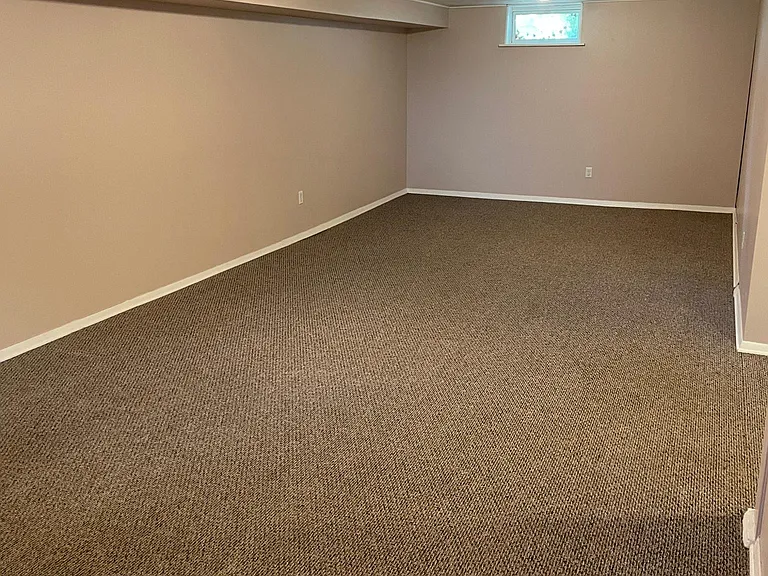 1519 Rockne Dr — Photo 17